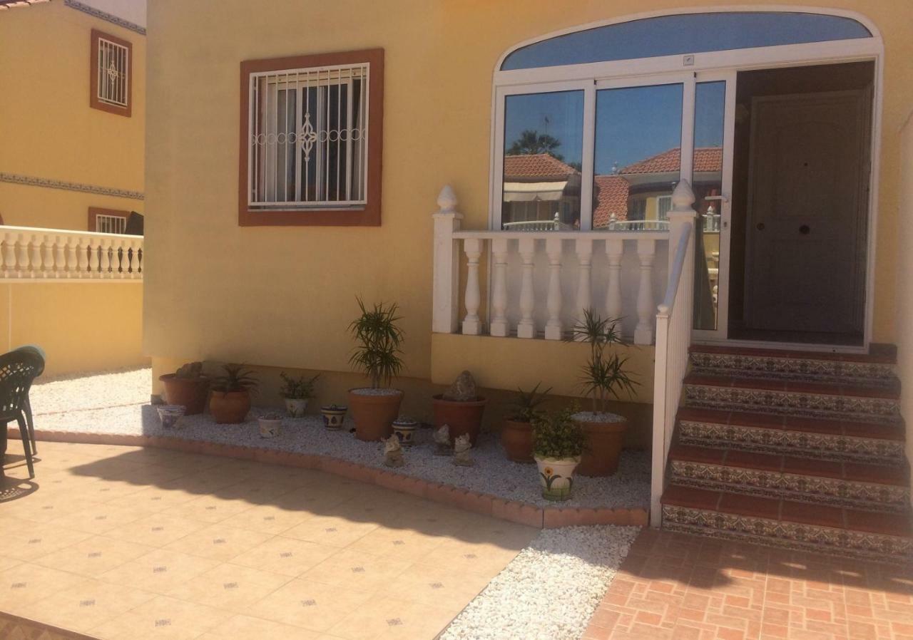 Torrevieja, La Torreta Ground Floor Apartment With Large Private Patio Garden Luaran gambar